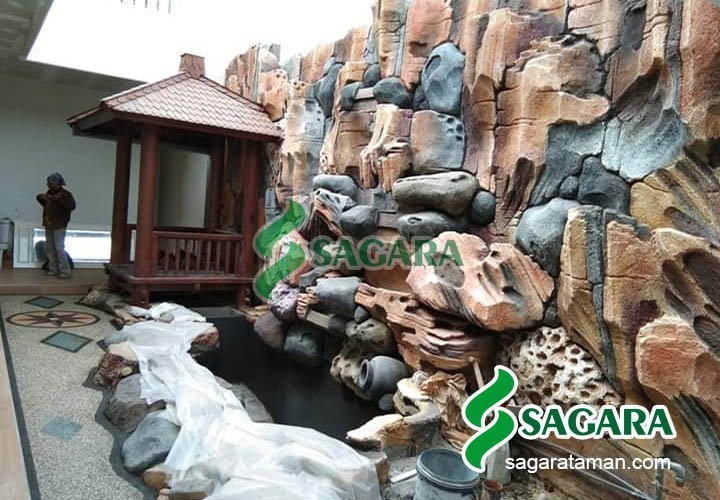 Kolam relief tebing