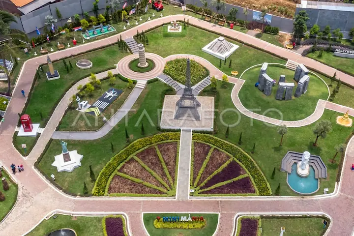 Taman Mini Mania Spot Unik Taman di Semarang