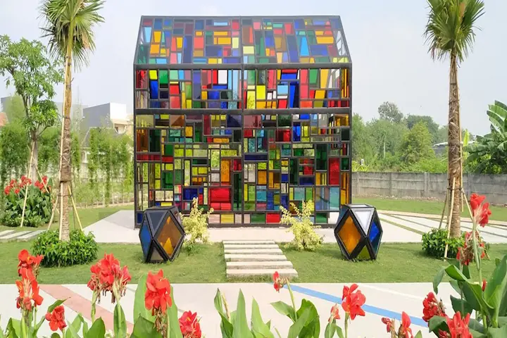 Taman Mozaik Taman Instagramable Populer di Surabaya