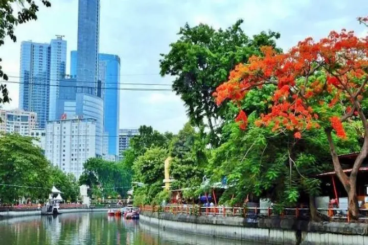 Taman Prestasi Taman Instagramable Populer di Surabaya (1)